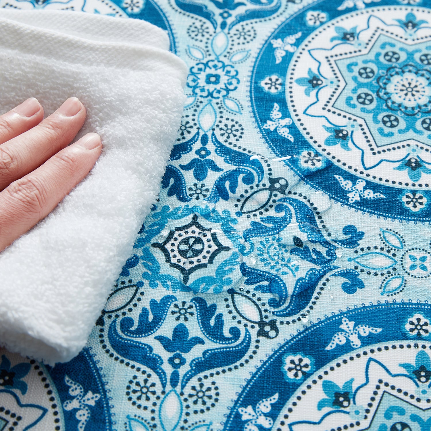 Elrene Home Fashions Vietri Medallion Block Print Stain N Water Resistant Indoor/Outdoor Table Runner