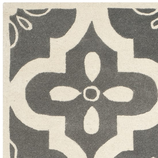 Safavieh Eadaoin Geometric Hand Tufted Wool Rug