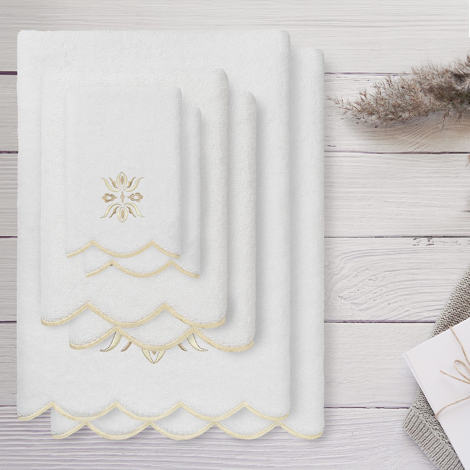 Linum Home Textiles Flower Crest Scallop -pc. Quick Dry Bath Towel Set