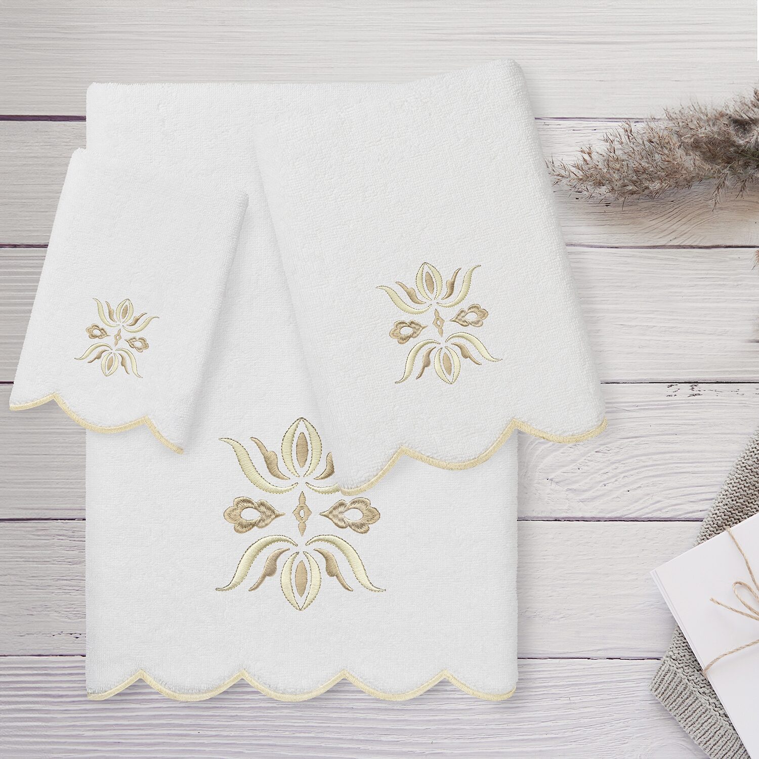 Linum Home Textiles Flower Crest Scallop 3-pc. Quick Dry Bath Towel Set