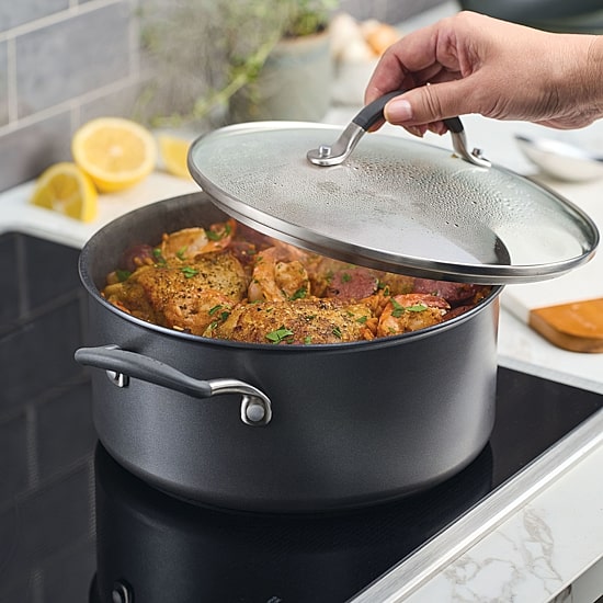 Circulon A1 Series with Scratch Defense 5-qt. Dutch Oven