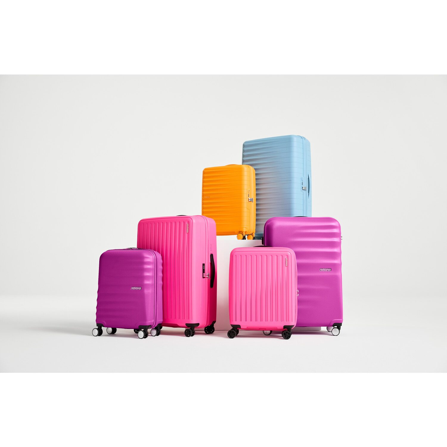 American Tourister Fastforward 29 Inch Hardside Expandable Checked Spinner Luggage