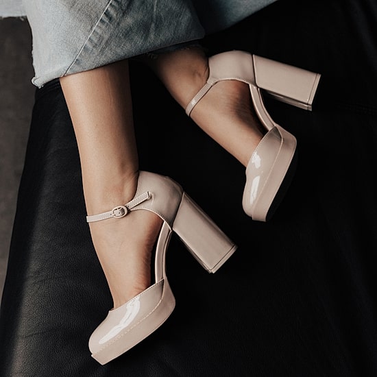 Journee Collection Samarr Womens Round Closed Toe Wedge Heel Pumps