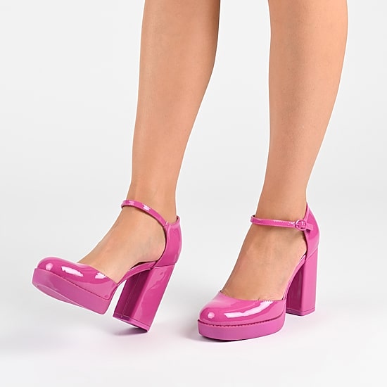 Journee Collection Samarr Womens Round Closed Toe Wedge Heel Pumps