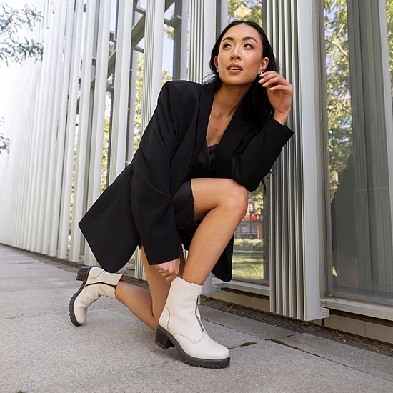 Journee Signature Womens Norrah Stacked Heel Booties