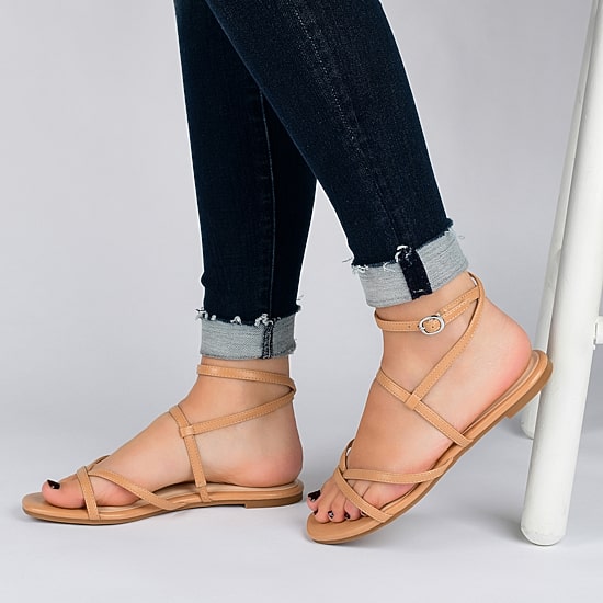 Journee Collection Womens Serissa Flat Sandals