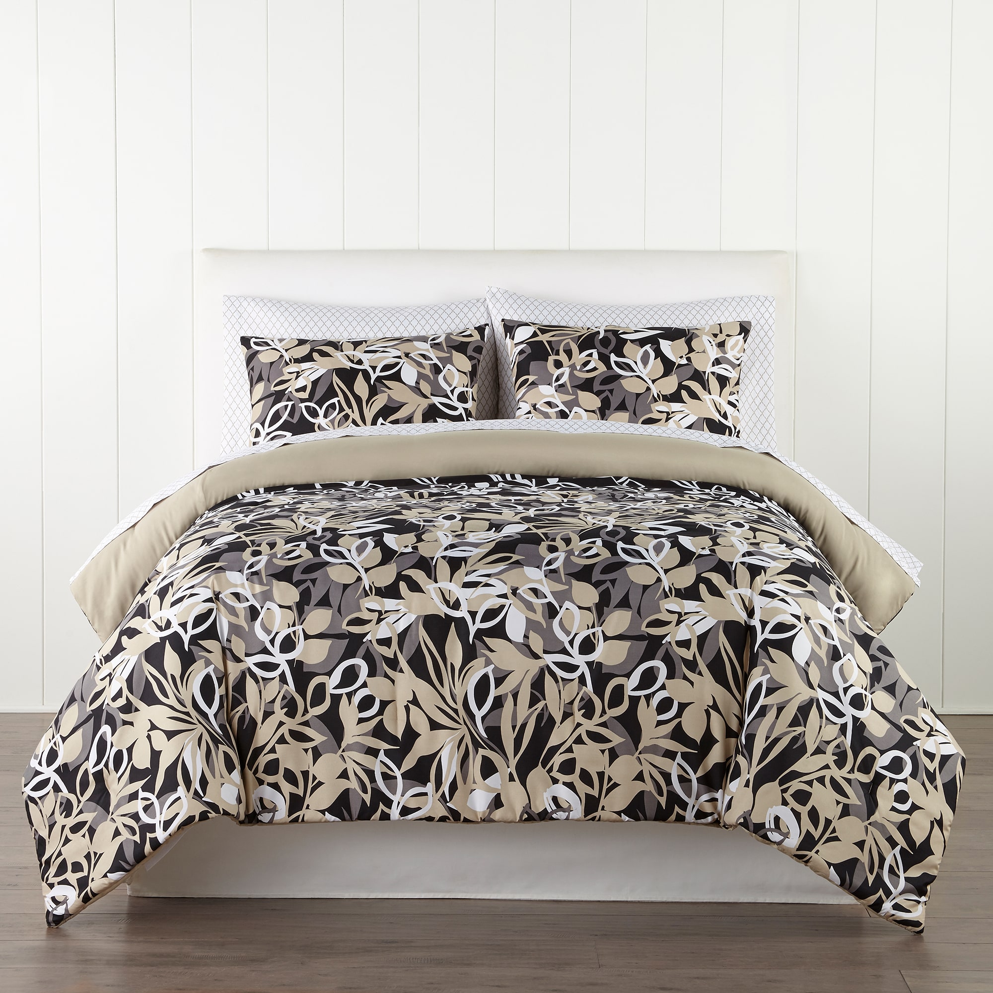 Home Expressions Casey Leaves Complete Bedding Set with Sheets
