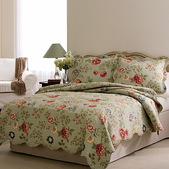 Edens Floral Print Quilt Set