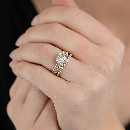 (F /Vs2) 3PC His and Hers Trio Wedding Set Featuring 1 1/2 CT. T.W. Lab Grown White Diamond 10K Gold Side Stone Wedding Bridal Set