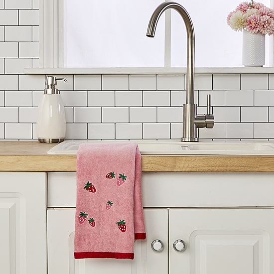 Saturday Knight Strawberry Toss 2-pc. Hand Towel