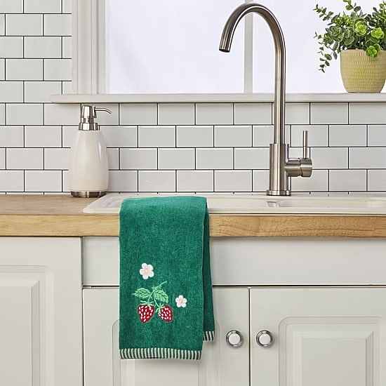Saturday Knight Strawberry Vine 2-pc. Hand Towel
