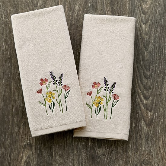 Saturday Knight Meadow Bouquet 2-pc. Floral Hand Towel