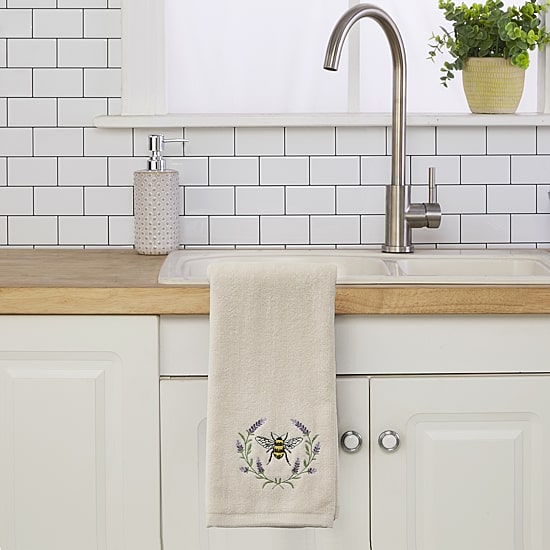Saturday Knight Bee Lavender 2-pc. Hand Towel