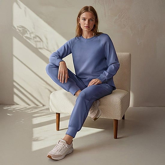 Skechers Womens Cozy Luxe Crewneck Sweatshirt