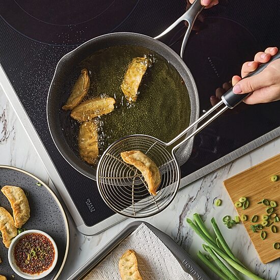 Circulon 9.5" Infinity Pan with Scratch Defense  Lid and Tool Holder