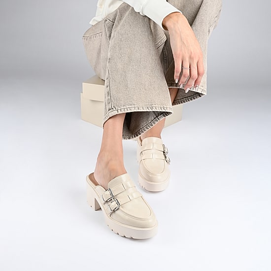 Journee Collection Brydie Womens Moc Closed Toe Block Heel Pumps