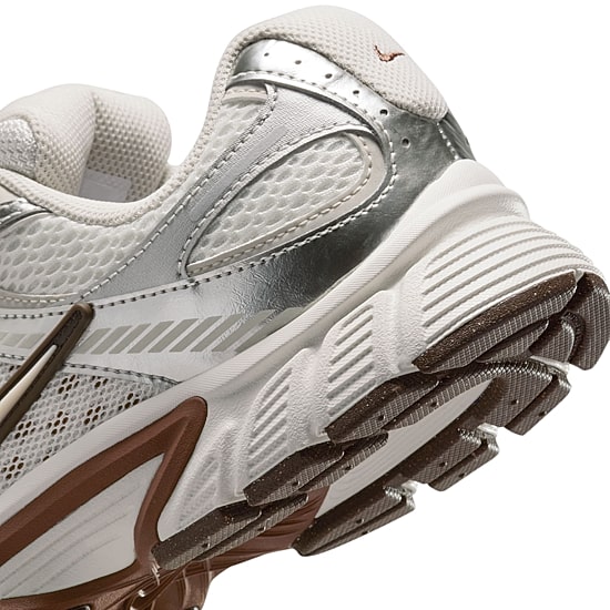 Nike V5 RNR Womens Sneakers