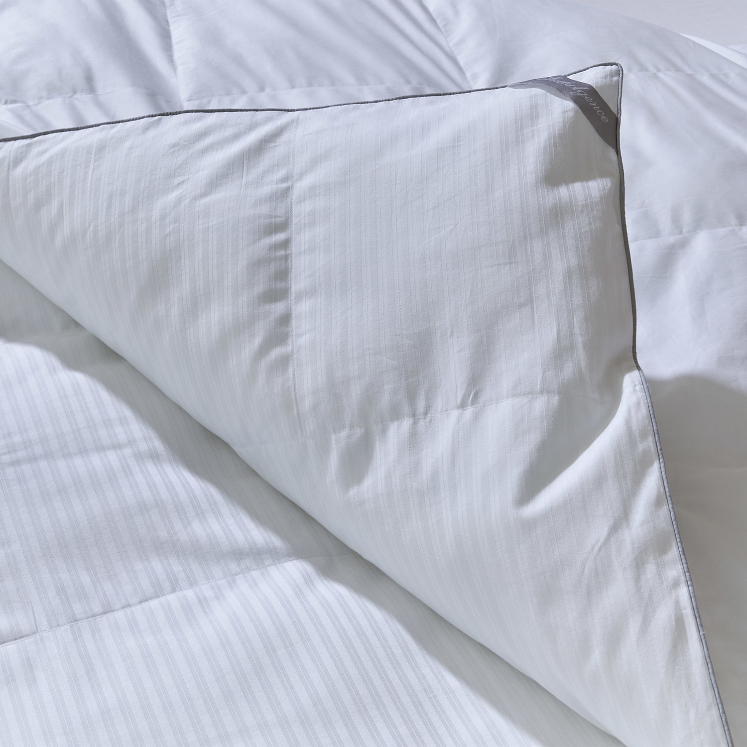 Indulgence Down Alternative Midweight Comforter