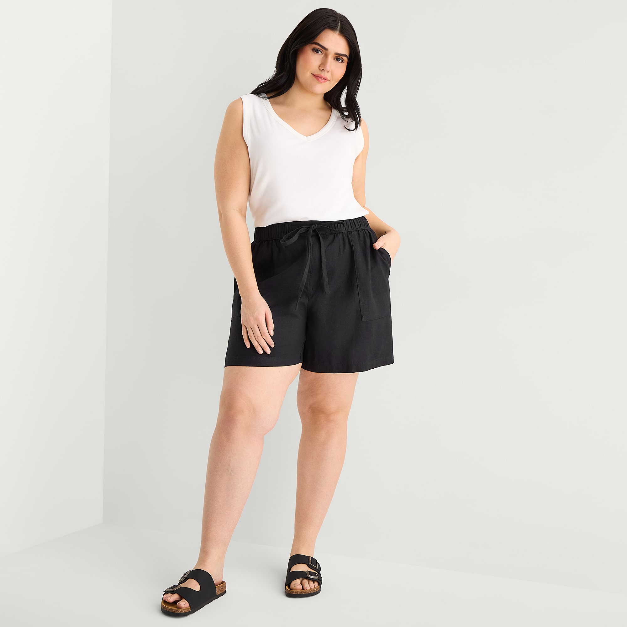 a.n.a Womens Plus High Rise 5" Pull-On Short