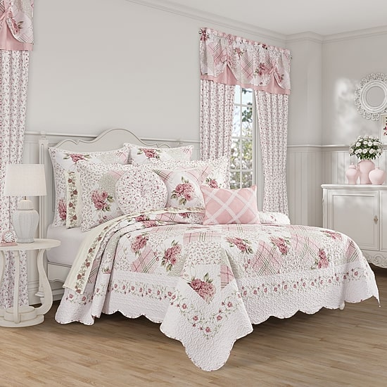 Royal Court Bungalow Floral Quilt Set