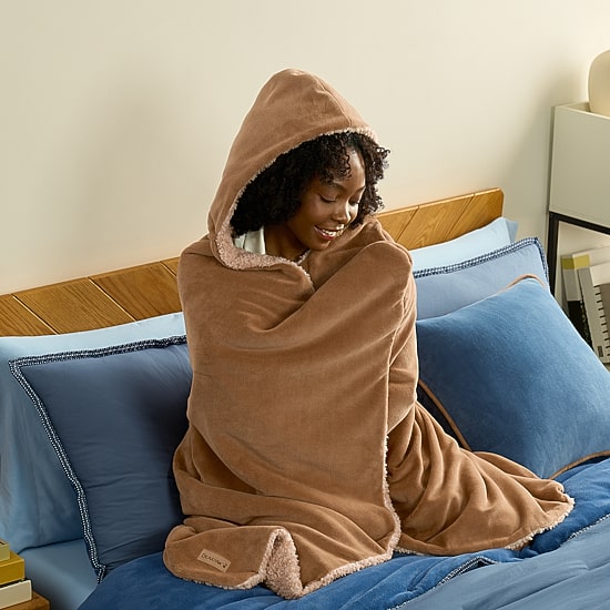 Bearpaw Cozy Hooded Midweight Wearable Blanket