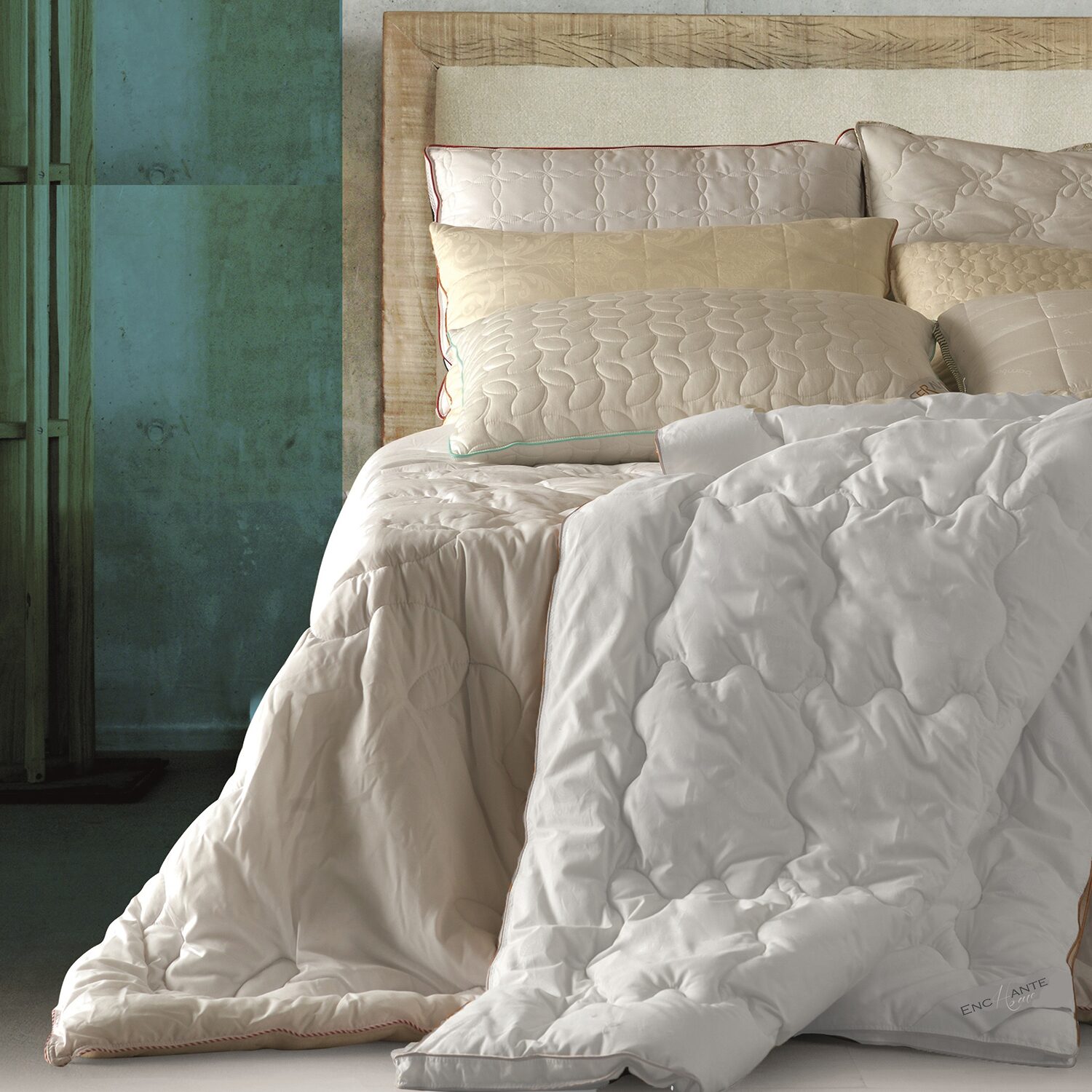 Depera Home Midweight Down Alternative Comforter