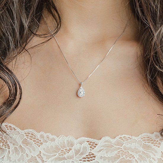 (F / Vs2) Womens 1 CT. T.W. Lab Grown White Diamond 10K Gold Pear 18 Inch Pendant Necklace