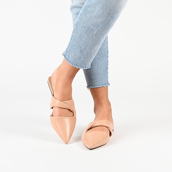 Journee Collection Enniss Womens Pointed Closed Toe Mules