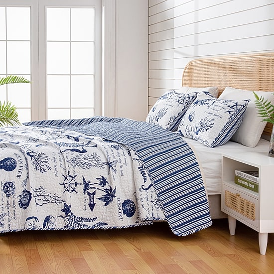 Linery Nautical Pattern REVERSIBLE Quilt Set