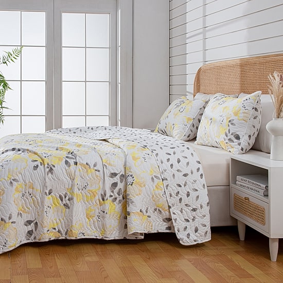 Linery Watercolor Flowers Reversible Quilt Set