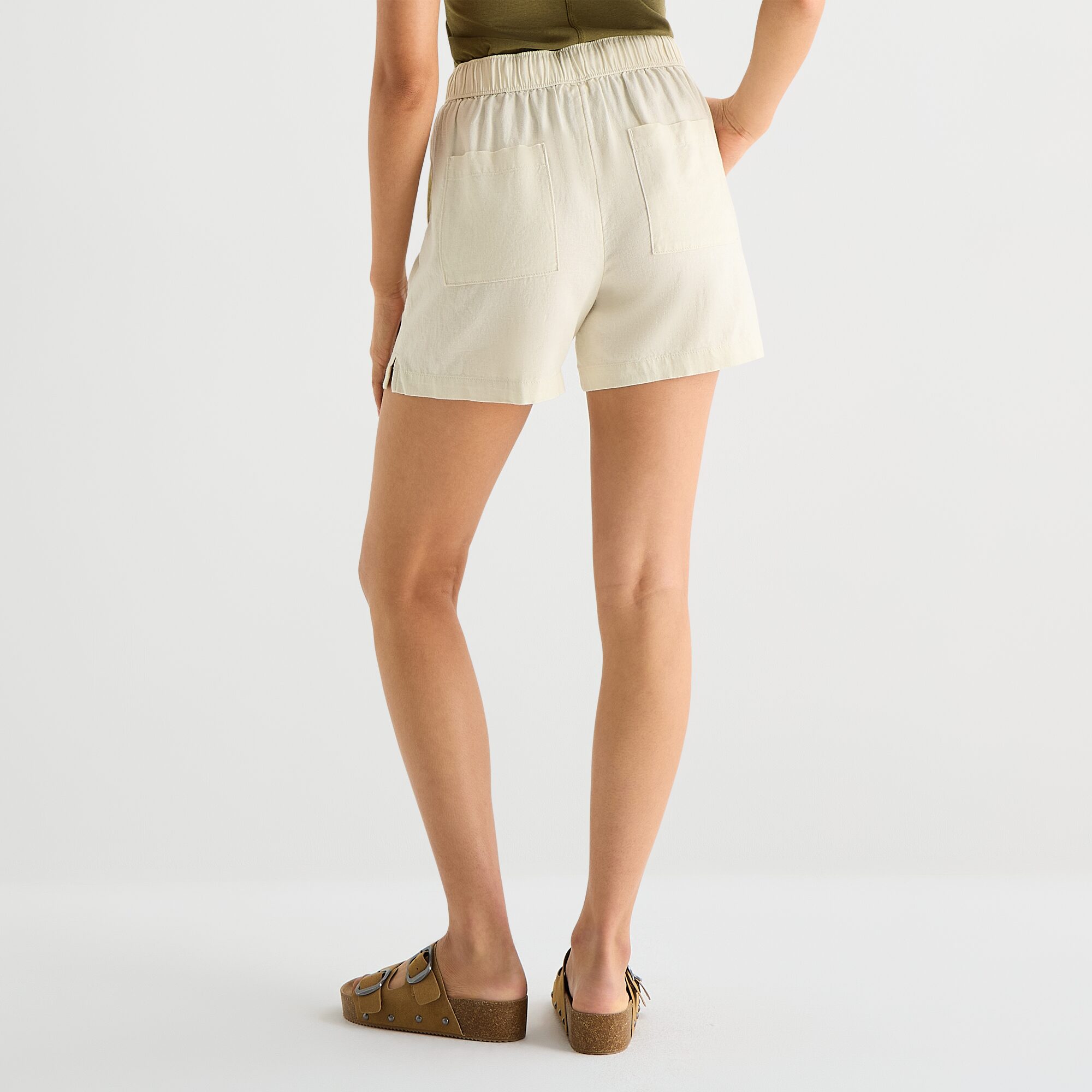 a.n.a Womens High Rise 5" Pull-On Short
