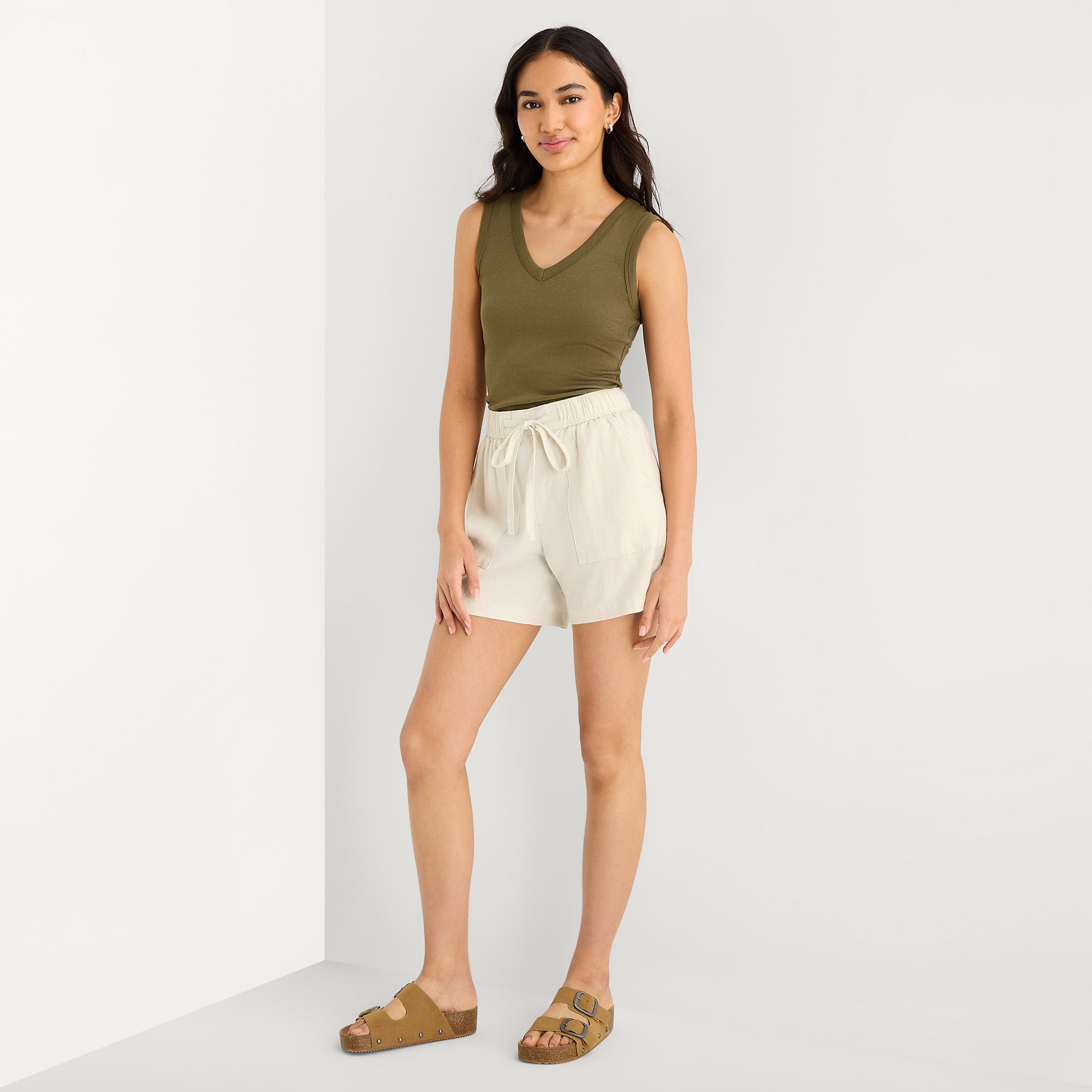 a.n.a Womens High Rise 5" Pull-On Short