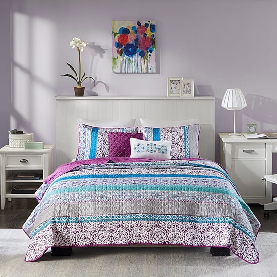 Intelligent Design Adley Reversible Quilt Set With Throw Pillows