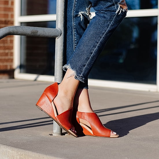 Journee Collection Aretha Womens Round Peep Toe Wedge Heel Pumps