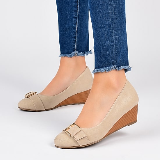 Journee Collection Graysn Womens Round Closed Toe Wedge Heel Pumps