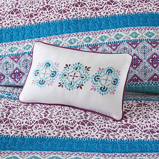 Intelligent Design Adley Reversible Quilt Set With Throw Pillows
