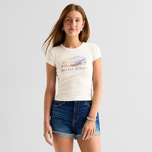 Arizona Womens Juniors Crew Neck Short Sleeve Regular Fit Graphic T-shirt In White