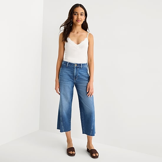 A.N.A Womens High Rise Frayed Hem Cropped Jean
