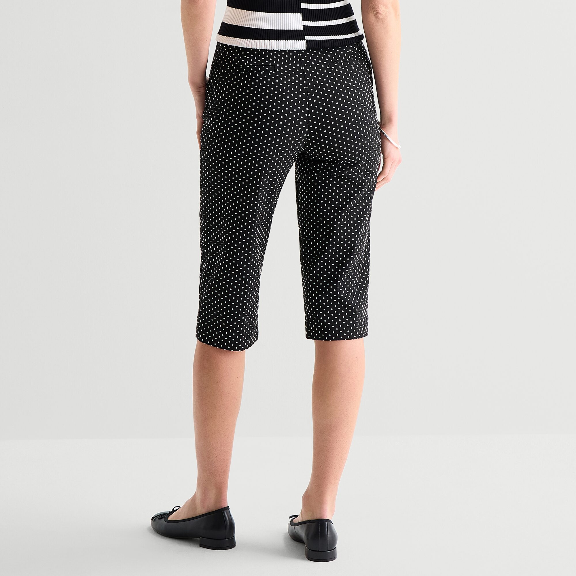 Liz Claiborne Lisa Womens Stretch Fabric Straight Mid Rise Capri Pant