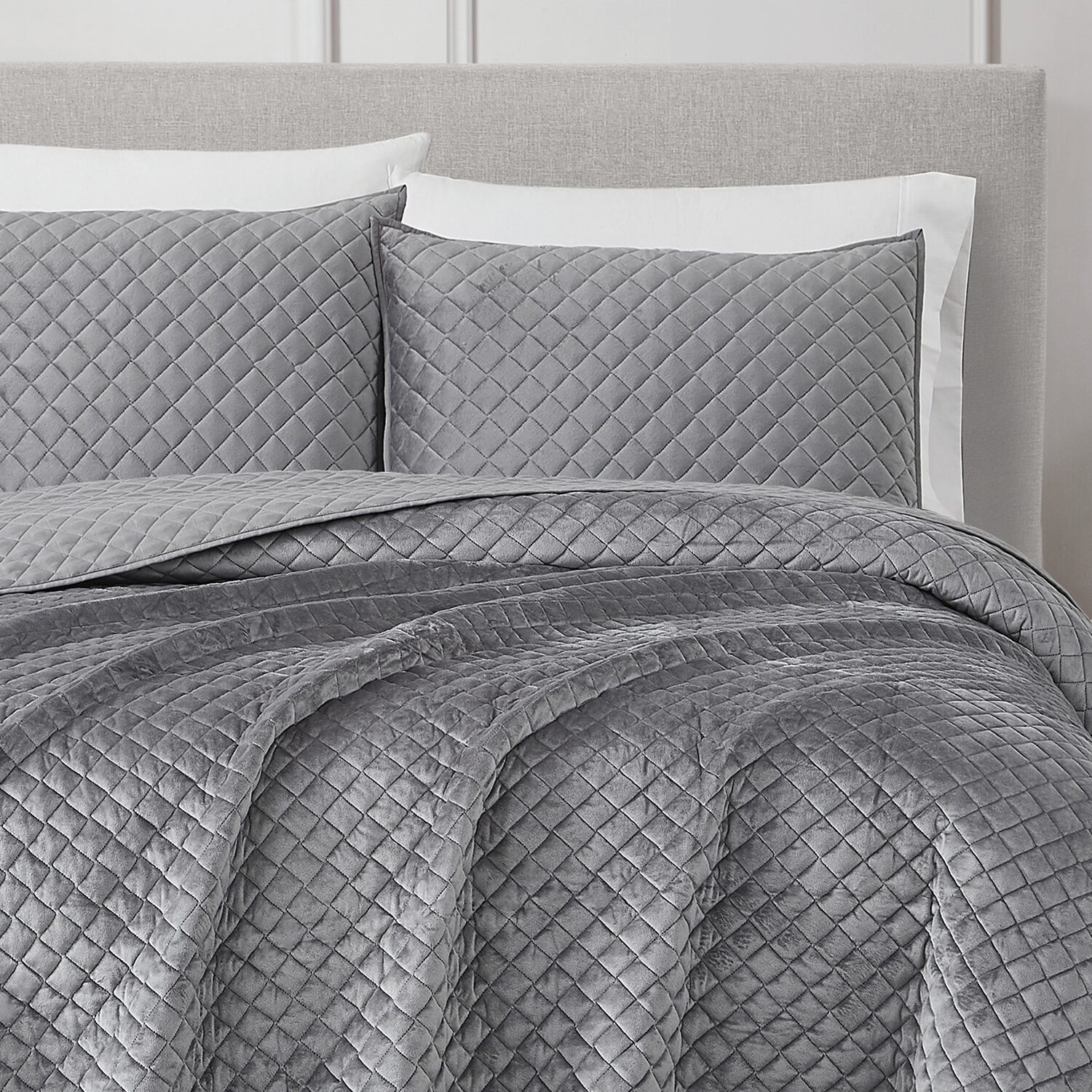 Royal Velvet Diamond Quilt Set