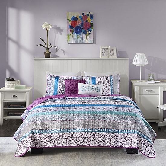 Intelligent Design Adley Reversible Quilt Set With Throw Pillows