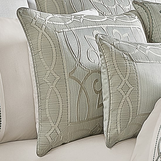 Five Queens Court Nouveau 4-pc. Geometric Comforter Set
