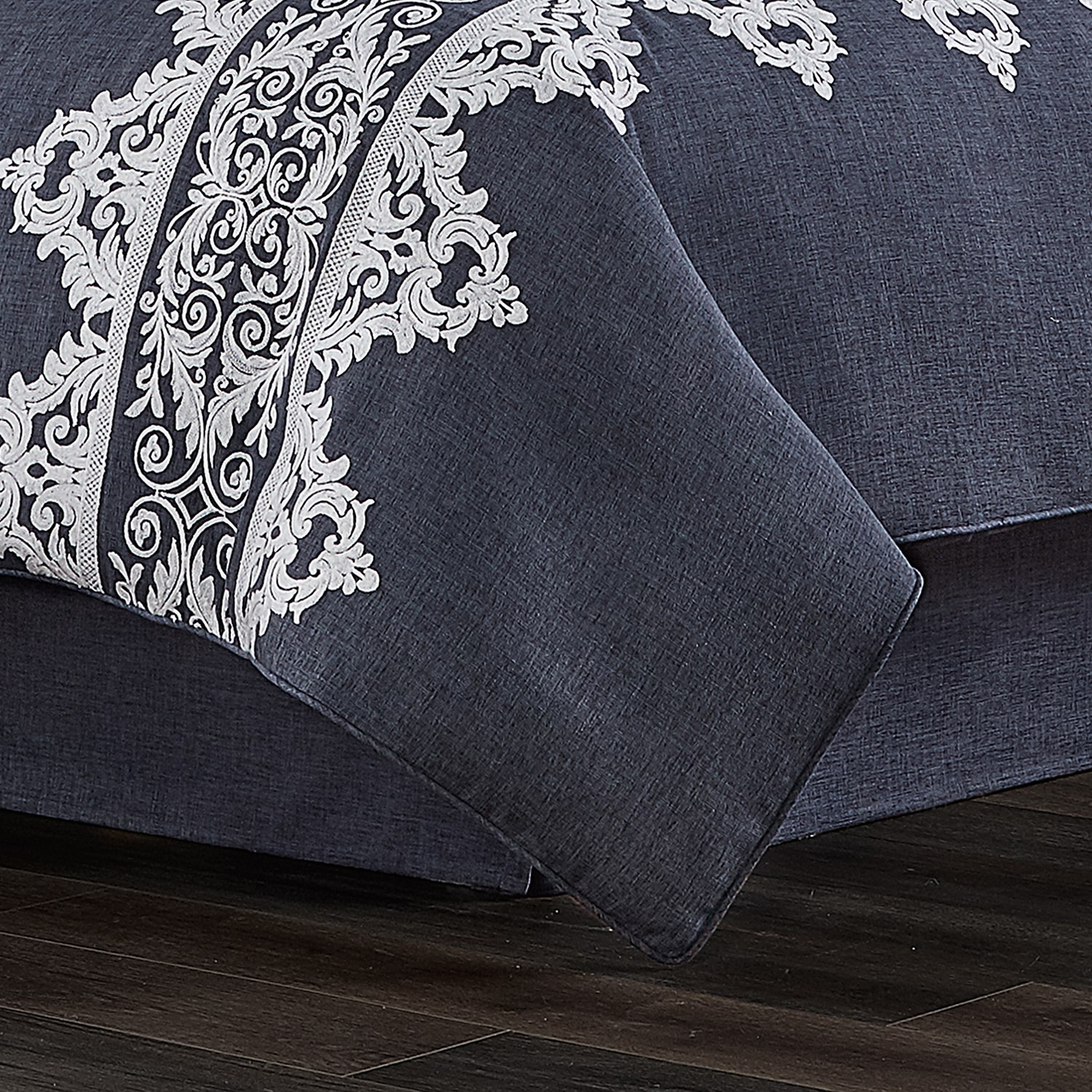 Five Queens Court Shelburne4-pc. Damask + Scroll Comforter Set