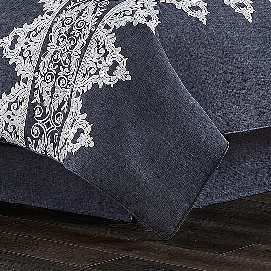 Five Queens Court Shelburne4-pc. Damask + Scroll Comforter Set