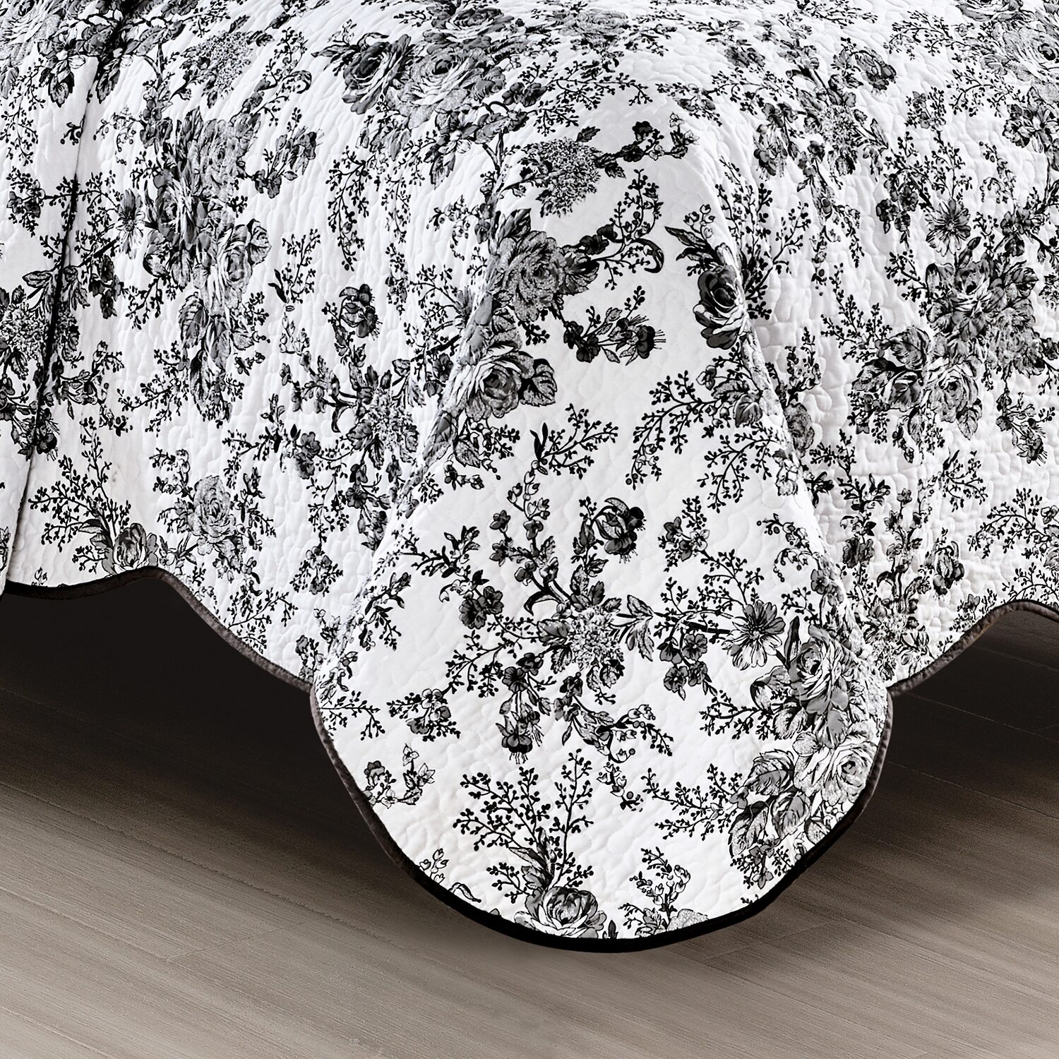 Laurel Manor Toile Garden Cotton Quilt