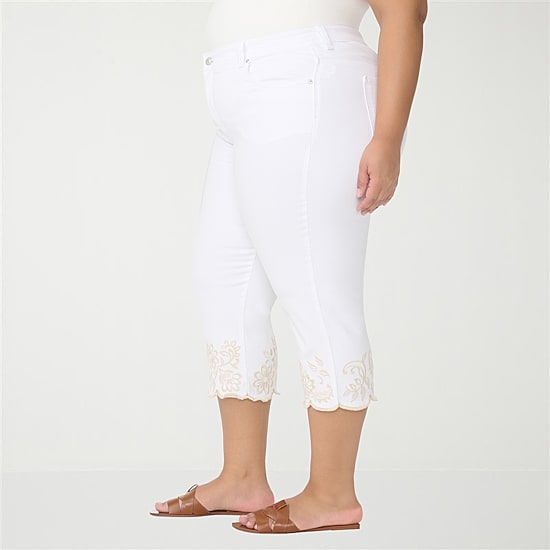 Gloria Vanderbilt Women's Plus Amanda Embroidered Jean Capri