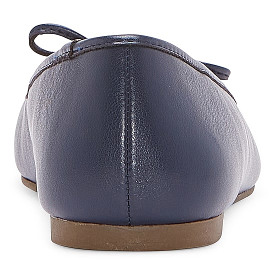 Liz Claiborne Flushing Womens Square Closed Toe-Wide Width Ballet Flats