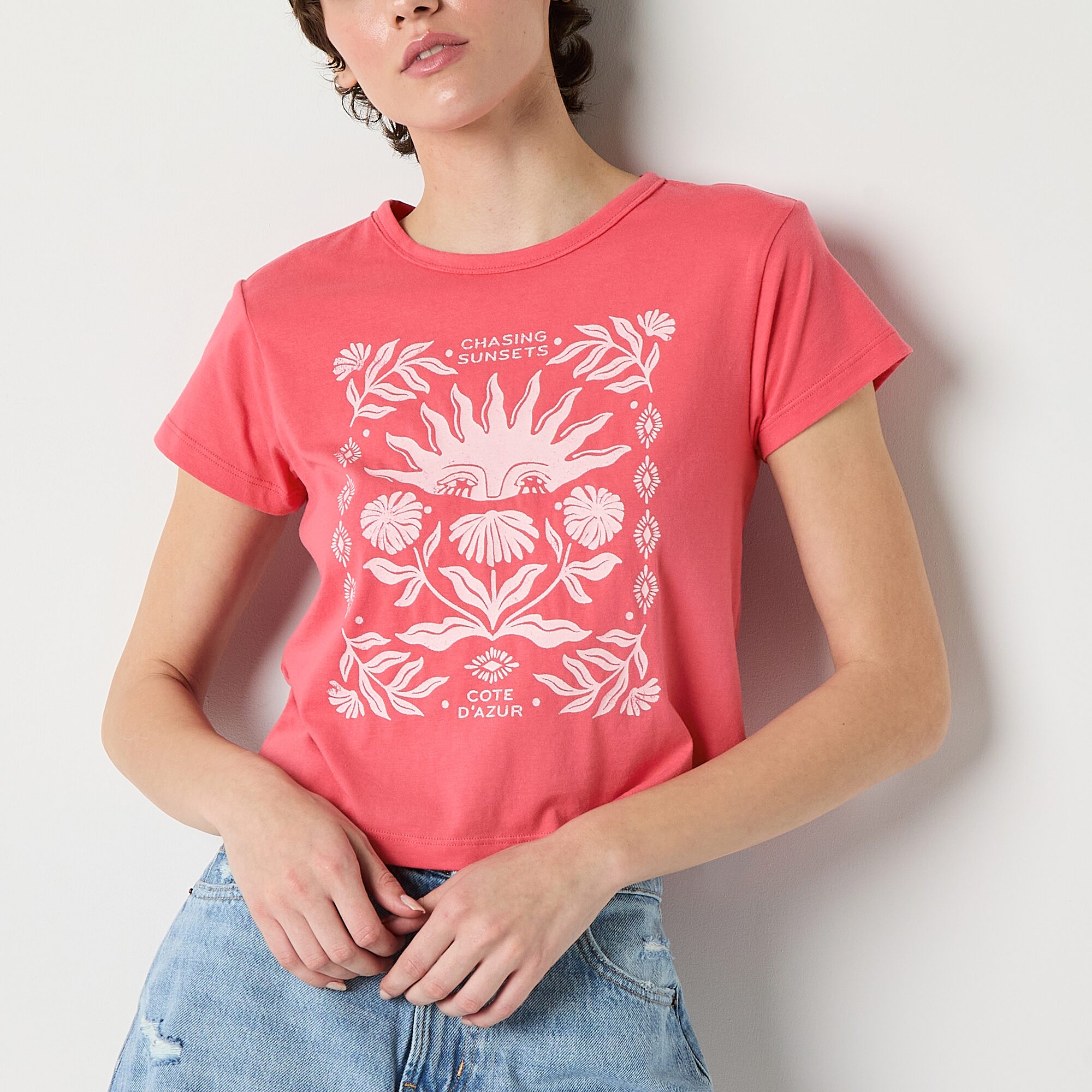 Arizona Womens Juniors Round Neck Short Sleeve Regular Fit Graphic T-Shirt