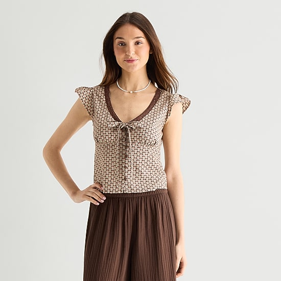 Arizona Womens Juniors V Neck Sleeveless Blouse
