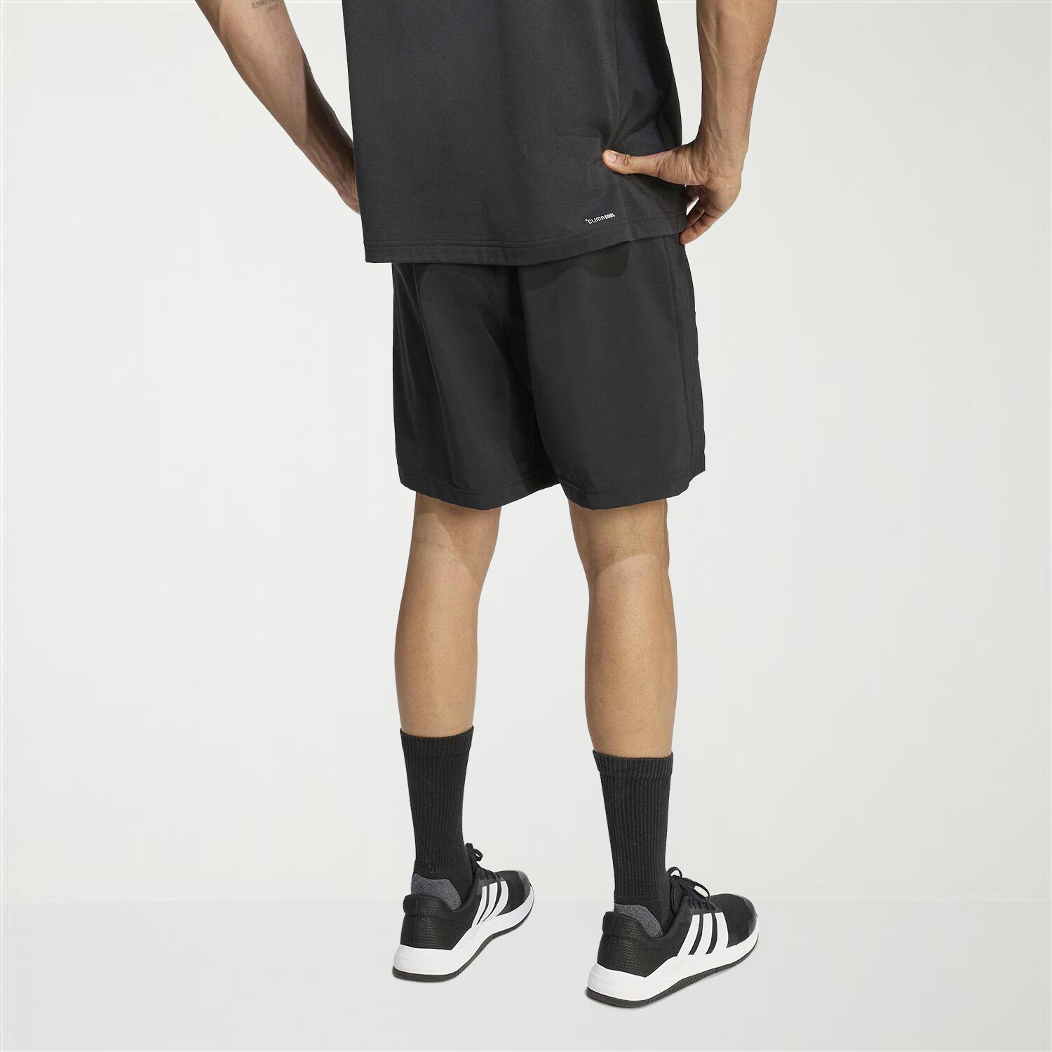 adidas Essentials Woven Mens 7" Mid Rise Workout Shorts